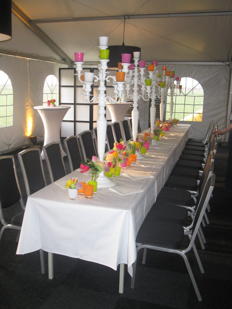 sfeerimpressie tafel en stoelen